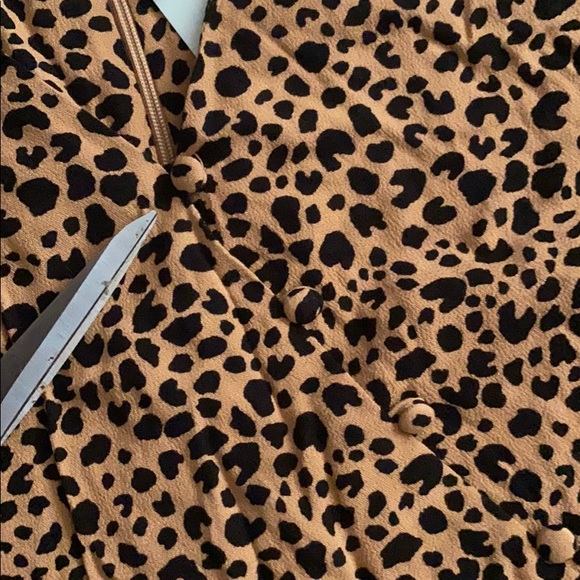 🐆 🆕SKIES ARE BLUE// Slvless Leopard Jumpsuit 🐆 - Picture 3 of 8